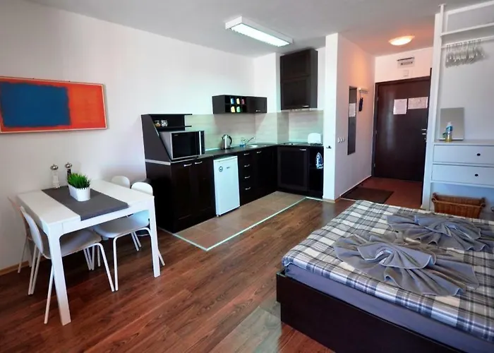 U Kompleksu Royal Towers 公寓 *